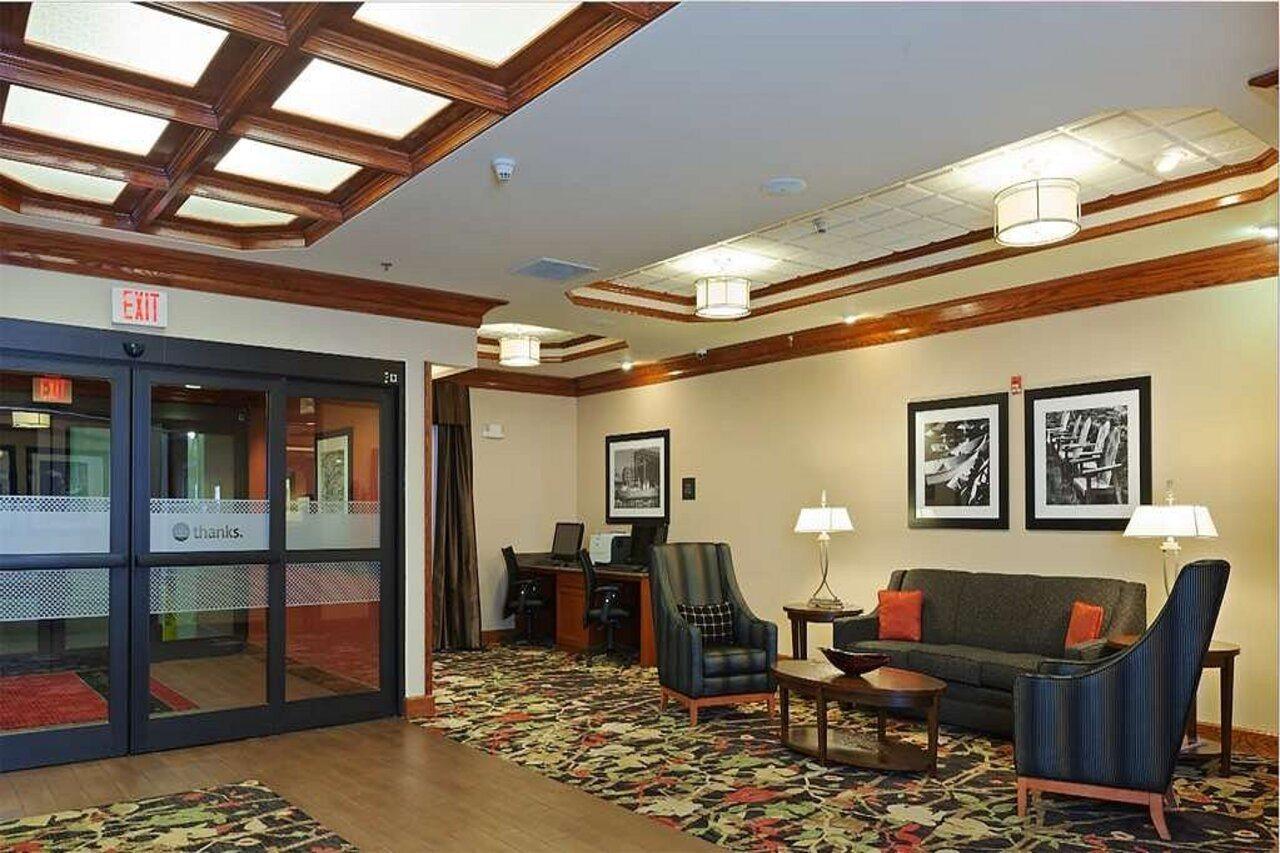 Hampton Inn Елктън Екстериор снимка